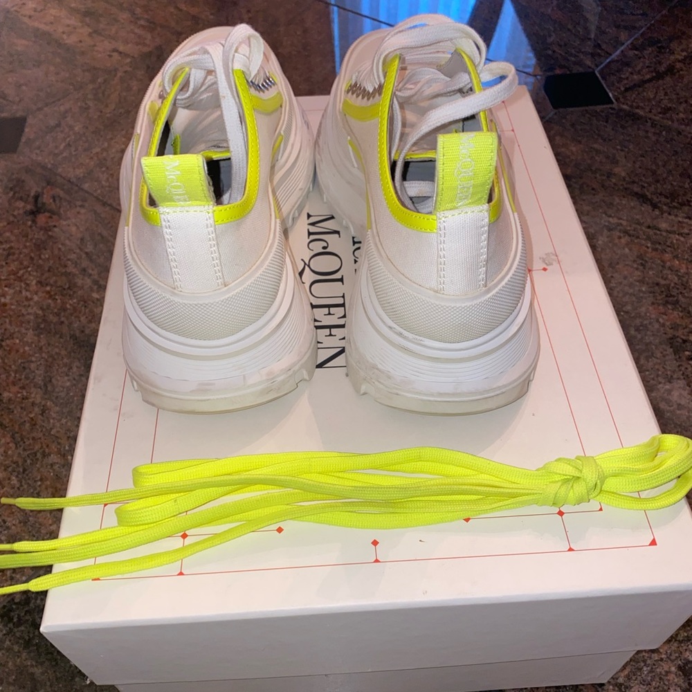 Alexander McQueen
Tread Slick Canvas Sneaker, Size 37.5, made in Italy - Picture 8 of 9